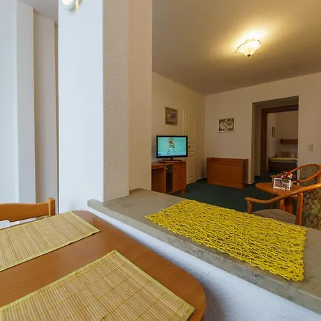 Haus Alexander Pensionat 4*